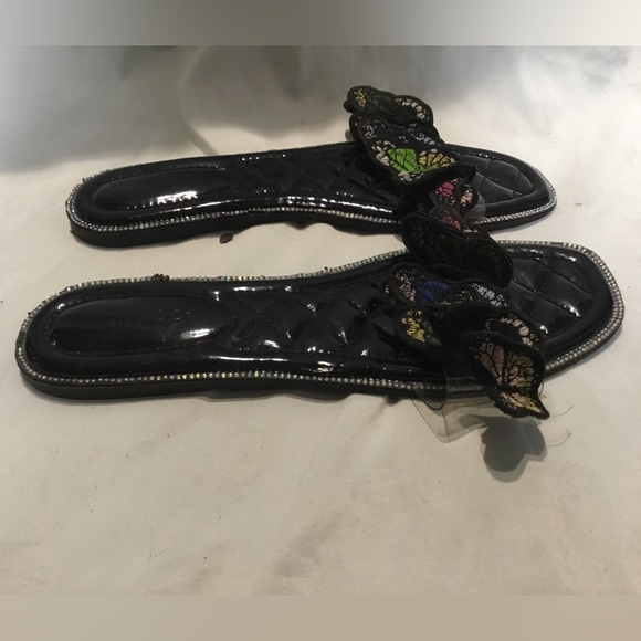 Bamboo Womans Alta Flat Slide Sandal Embroidered Butterflies on Top - Picture 3 of 10